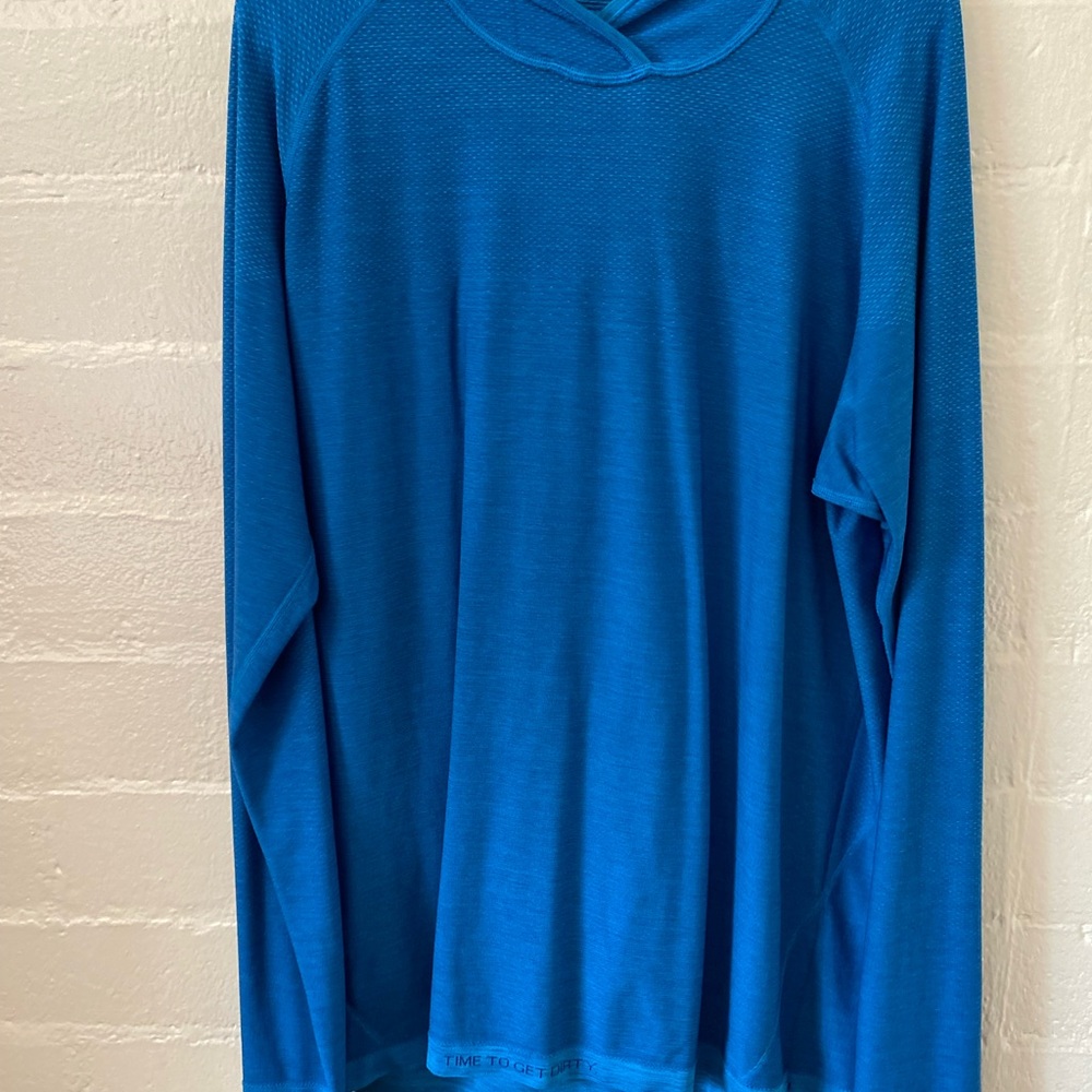 Lululemon Men’s XL light weight hoodie. Size is XL. Color is blue